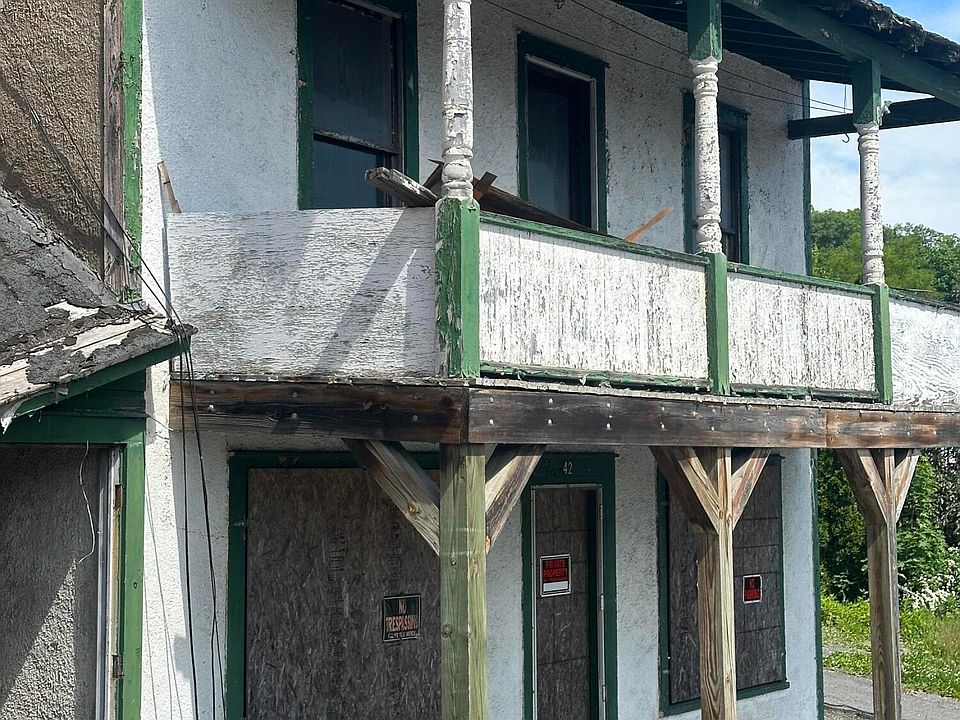 2nd image of 4343 Main St
