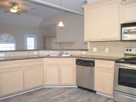 5th image of 14118 Vincent Dr
