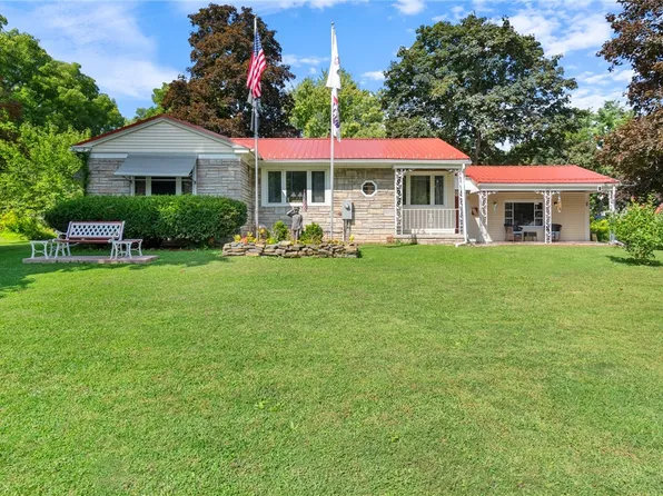 301 Vienna St, Newark, NY 14513