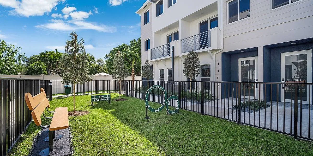 2 bed, 2.0 bath, 1631 sqft, $3,295 — Photo 3
