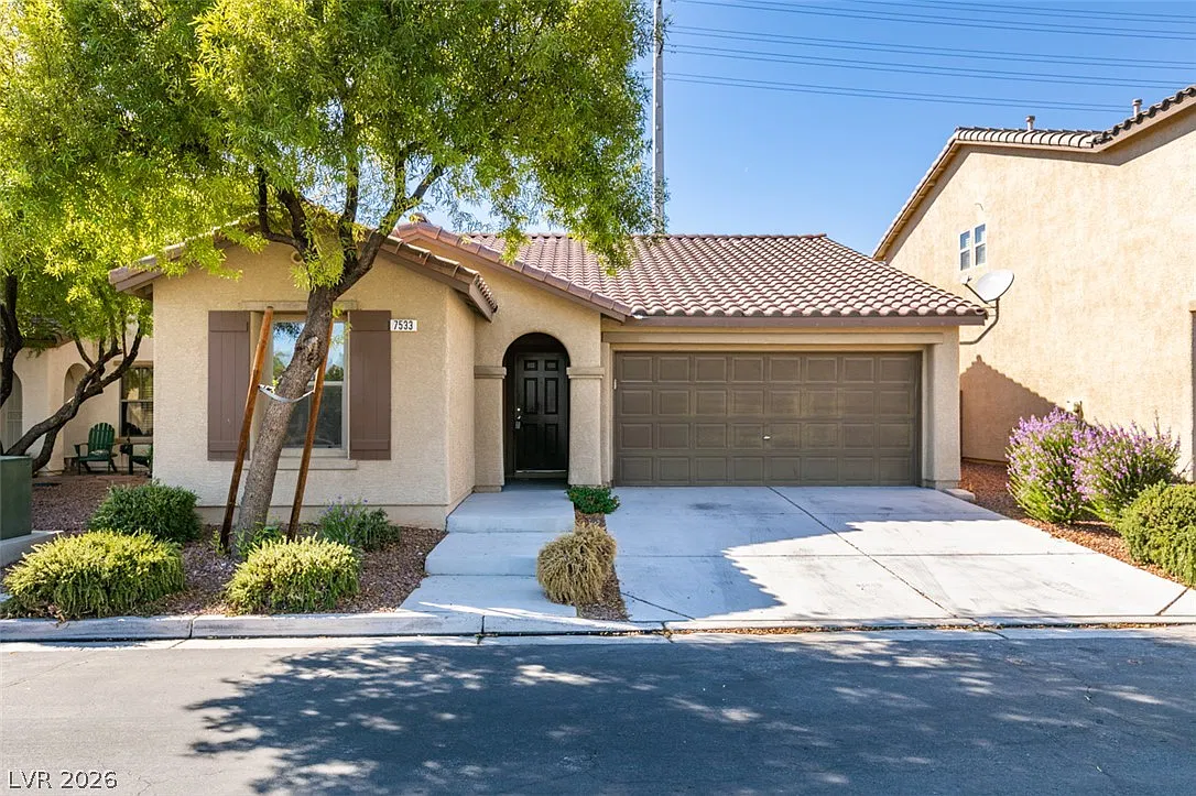 3 bed, 2.0 bath, 1636 sqft, $2,000 — Photo 1