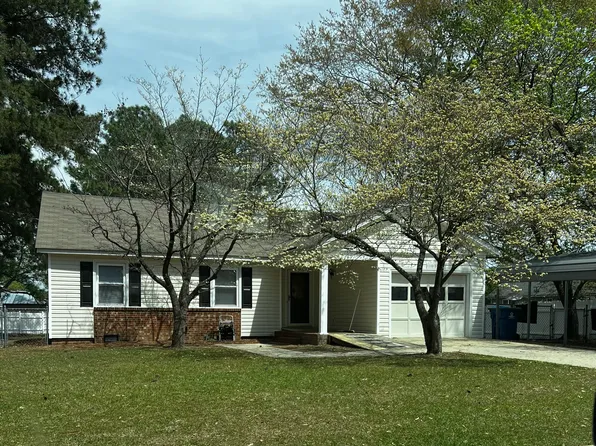 105 Daisy St, Dunn, NC 28334