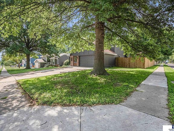 3rd image of 801 Redwood Ln