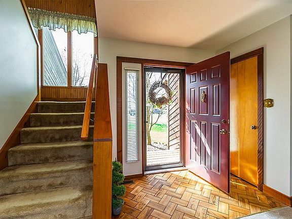 5th image of 236 Stourbridge Ct