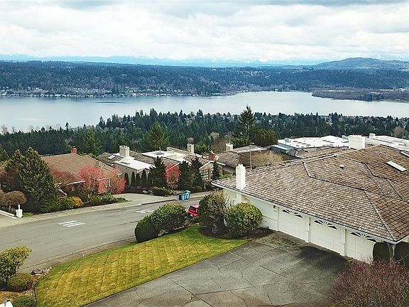 4th image of 17659 SE 45th Pl
