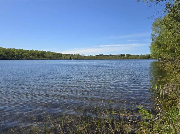 1715 Marion Hills Dr, Charlevoix, MI 49720