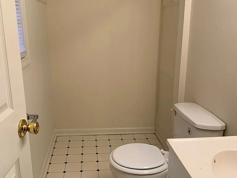 562 Granite St — Photo 11