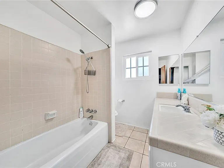 1345 S Jellick Ave — Photo 20