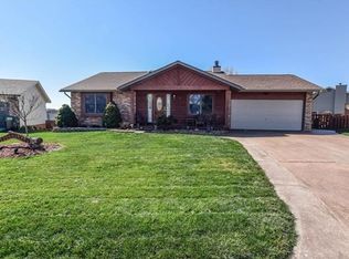 8 Overland Trail Ct, Saint Charles, MO 63304