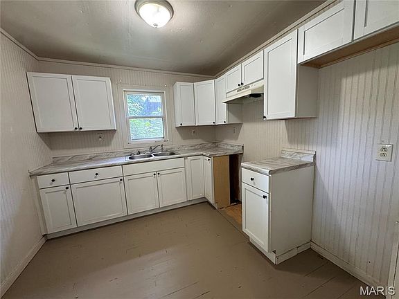 4th image of 1511 Truman St
