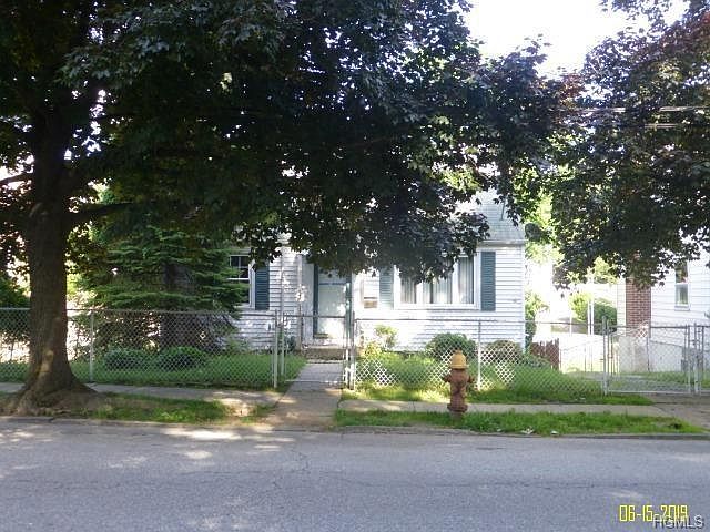 1st image of 834 Palisade Ave