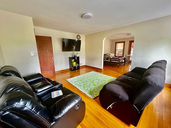 3rd image of 29 Brookfield Rd #1