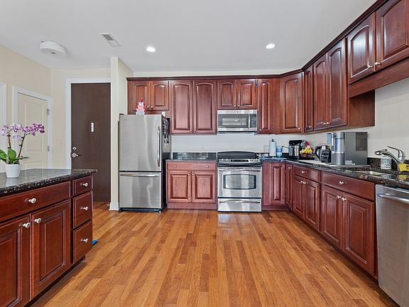 3rd image of 20 Port Imperial Ave #333