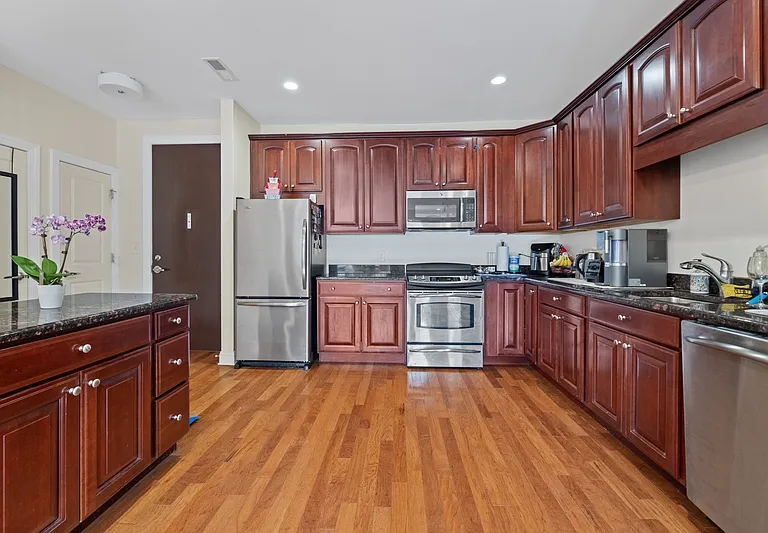 20 Port Imperial Ave #333 — Photo 3