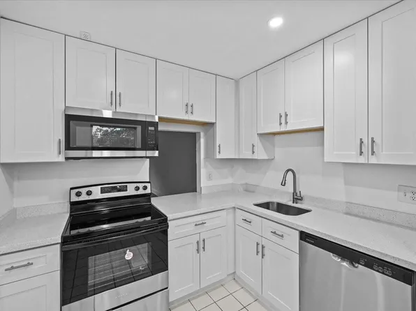 (undisclosed Address), Hollywood, FL 33024