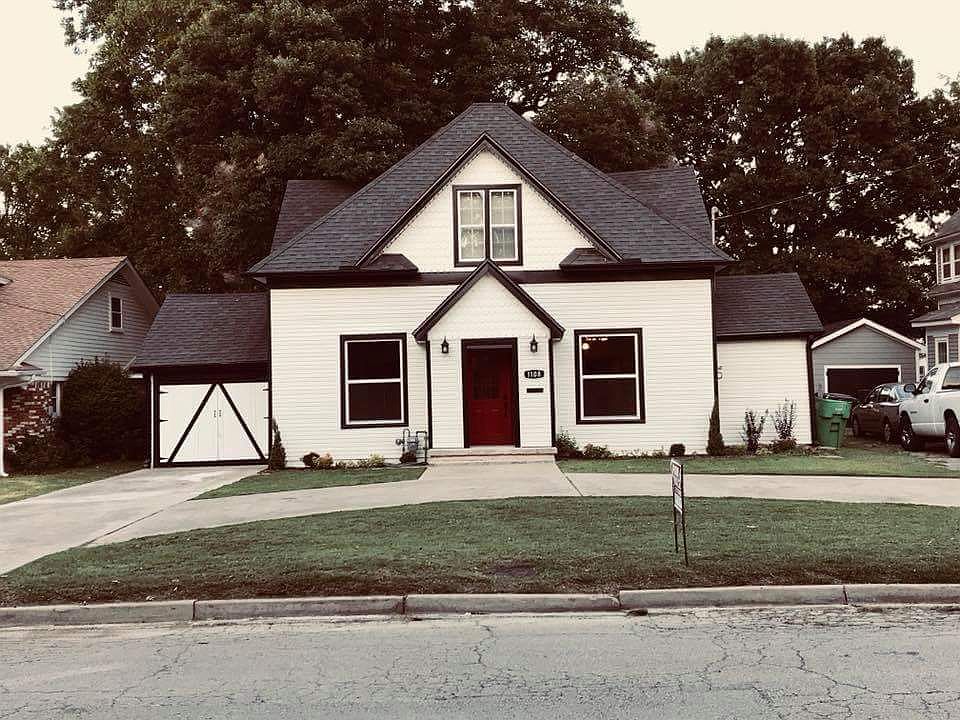 1st image of 1108 S Lindsay St
