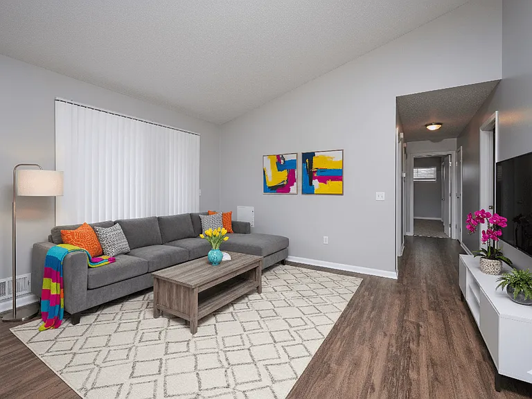 CenterPointe Apartments & Townhomes — Photo 17