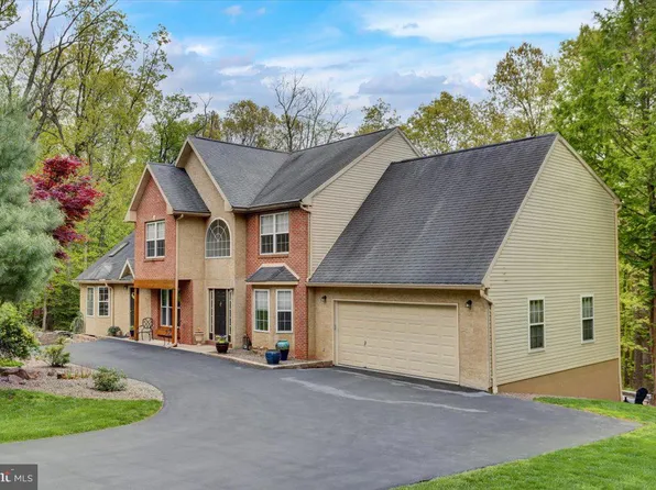 1094 Imperial Dr, Mohnton, PA 19540