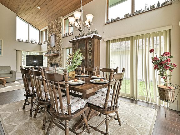 5th image of 121 Meadowbrook Cir