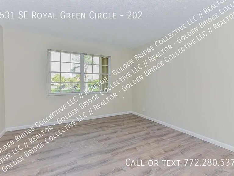 1531 SE Royal Green Cir #202 — Photo 9