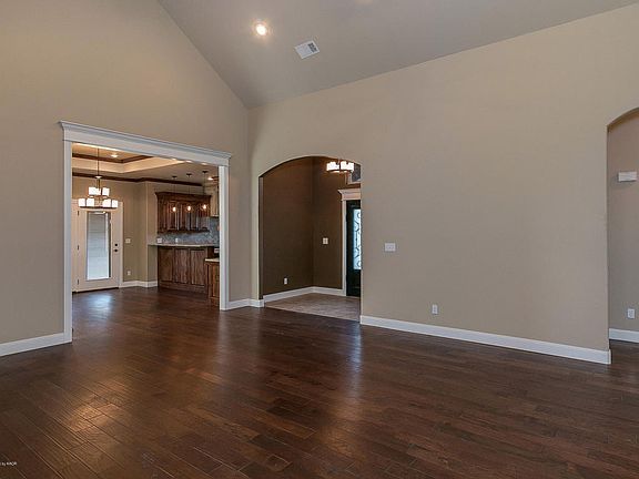 5th image of 8511 Shadywood Dr