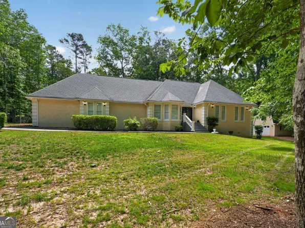 185 Courtland Dr, Fayetteville, GA 30215