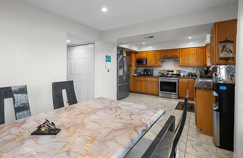 3 bed, 1502 sqft, $3,550 — Photo 4