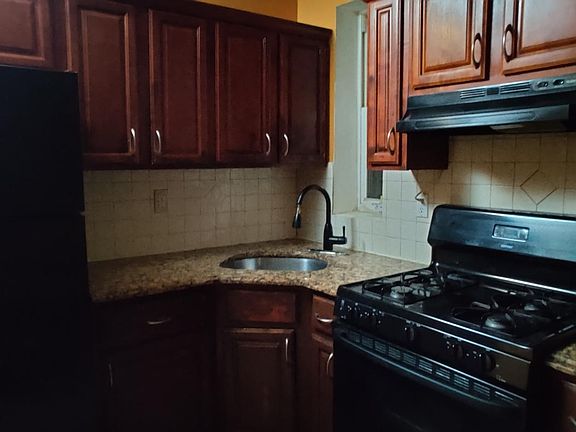 2nd image of 1043 College Ave #2