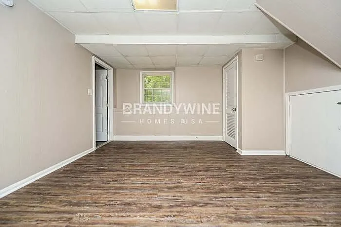 Building Photo - 5515 Scofield Rd