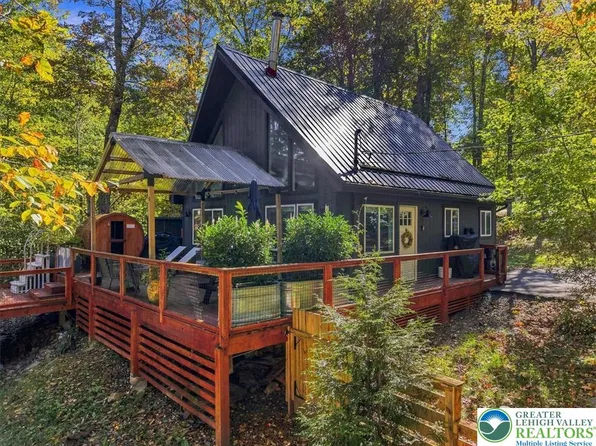 1113 Kensington Dr, Tobyhanna, PA 18466