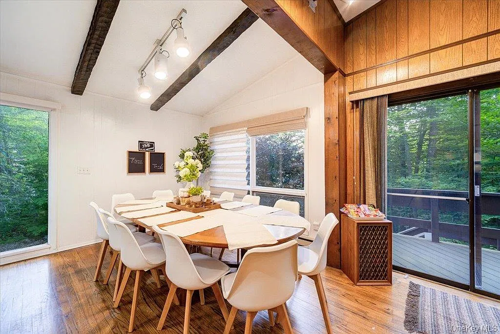 4 bed, 3.0 bath, 2322 sqft, $2,500 — Photo 4