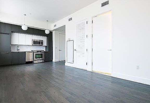 3rd image of 416 W 52nd St APT 501