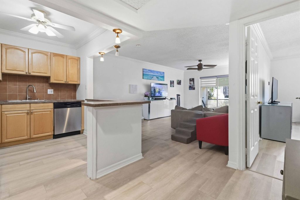 259 S Cypress Road #506, photo 3