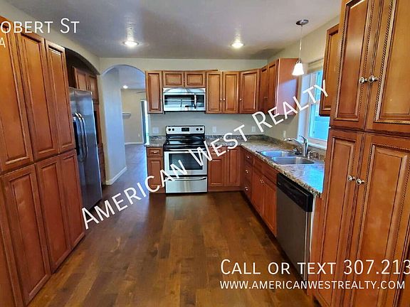 3rd image of 258 Robert St