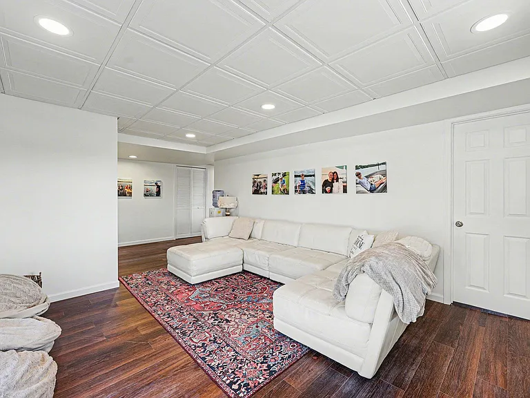 5884 Rays Dr — Photo 17