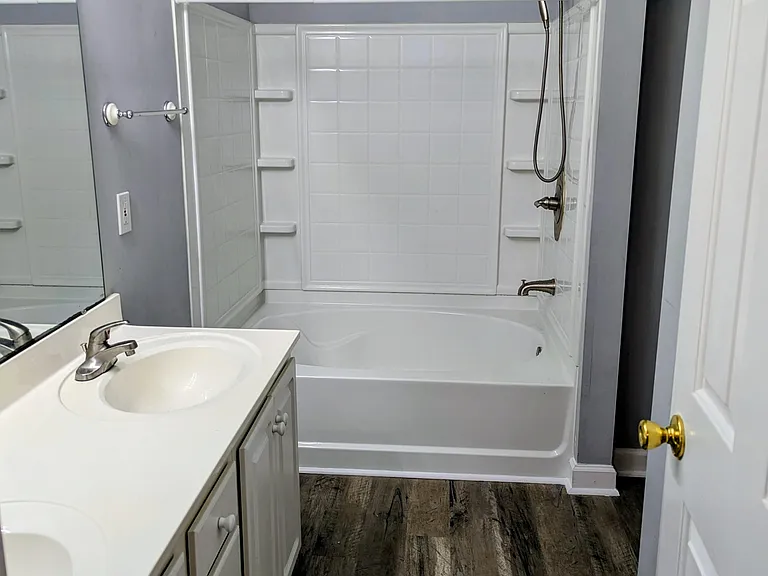 5006 Carleton Dr #63 — Photo 9