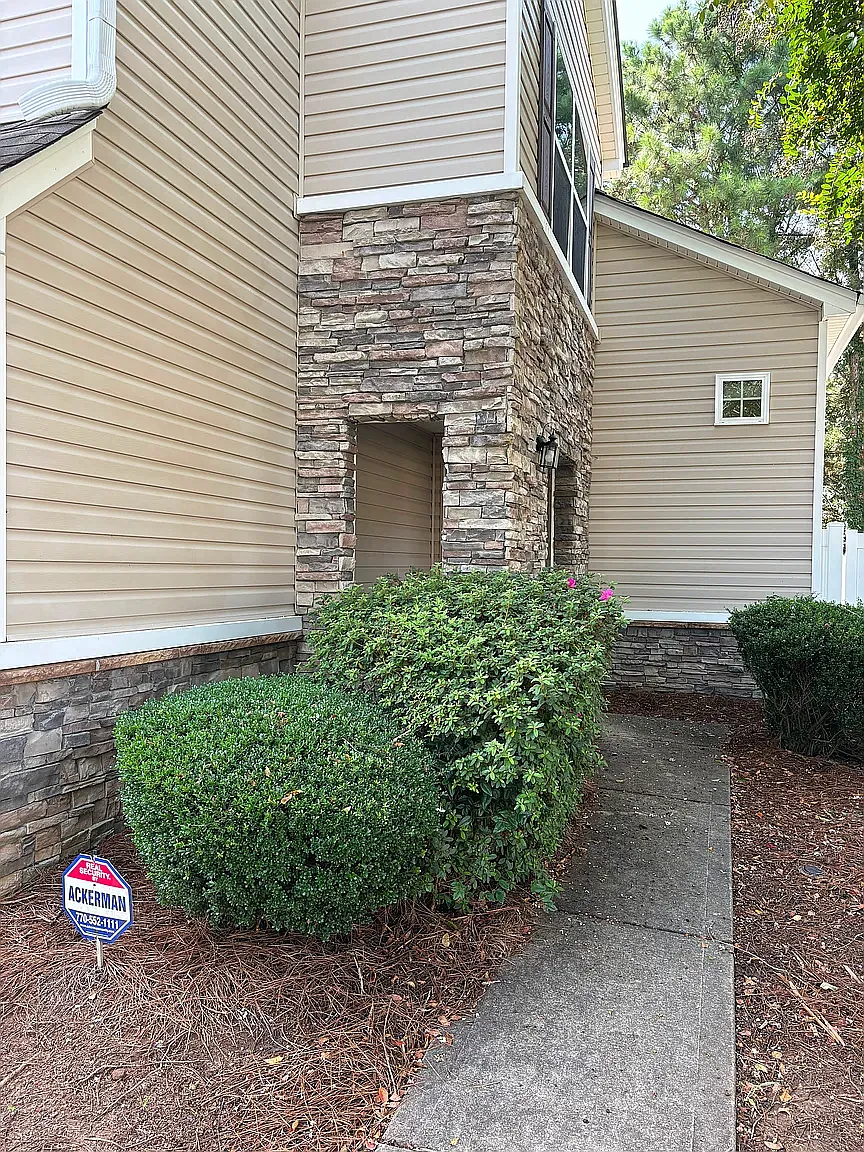 3 bed, 2.5 bath, 1307 sqft, $2,150 — Photo 4