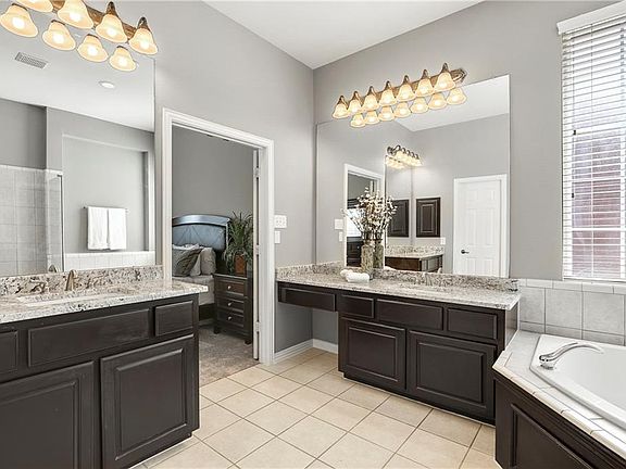 5th image of 2628 Huntly Ln