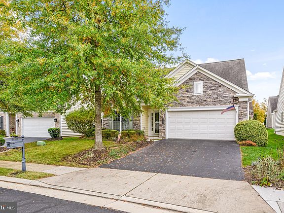 3rd image of 44489 Blueridge Meadows Dr