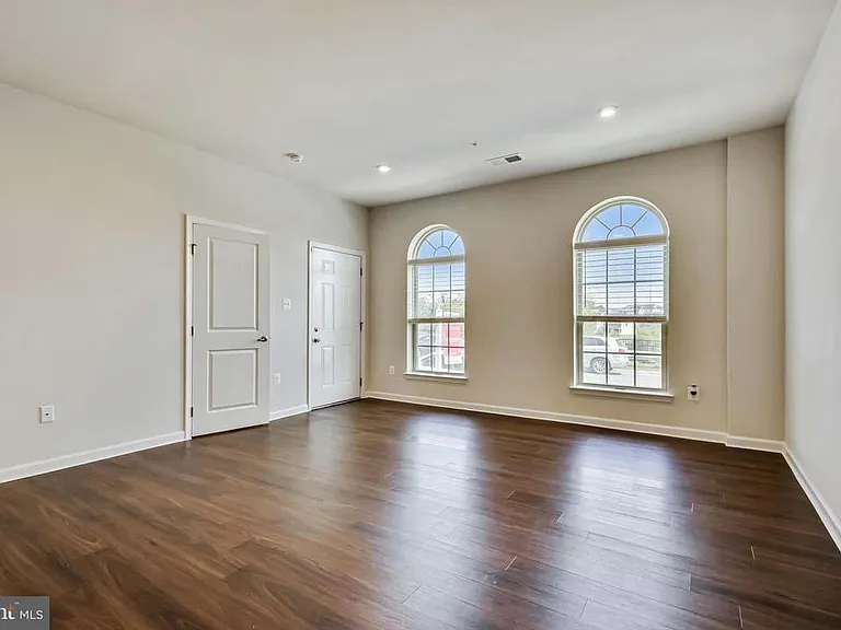 10016 Beerse St — Photo 3