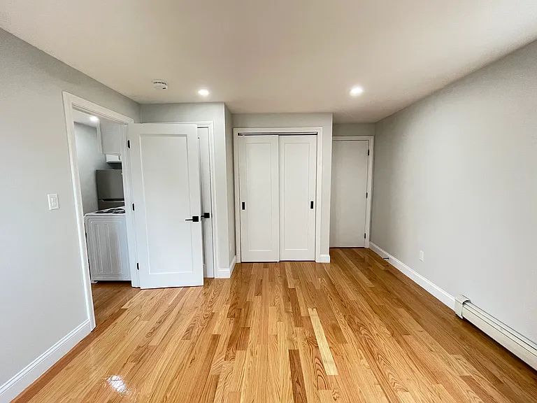 23 Claremont Ave #E — Photo 16
