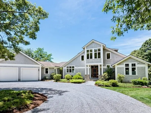 1075 Gardners Neck Rd, Swansea, MA 02777