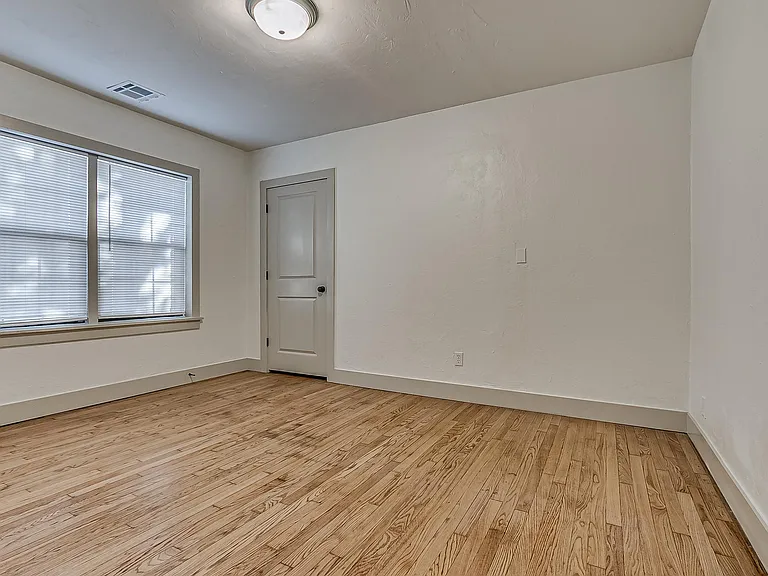 2110 N Kelley Ave — Photo 16