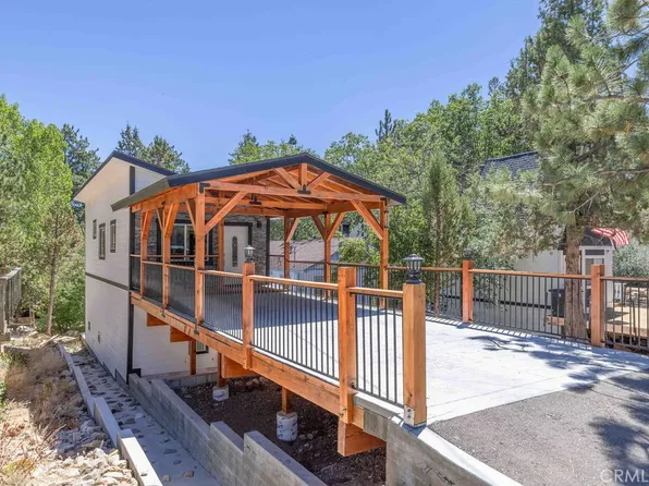523 Cedar Ln, Sugarloaf, CA 92386