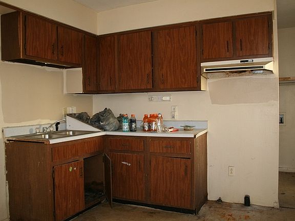 4th image of 1600 E Walnut St