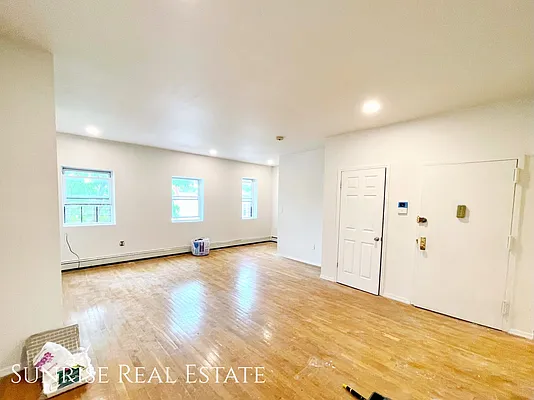 Rented by Sunrise Real Estate | media 35