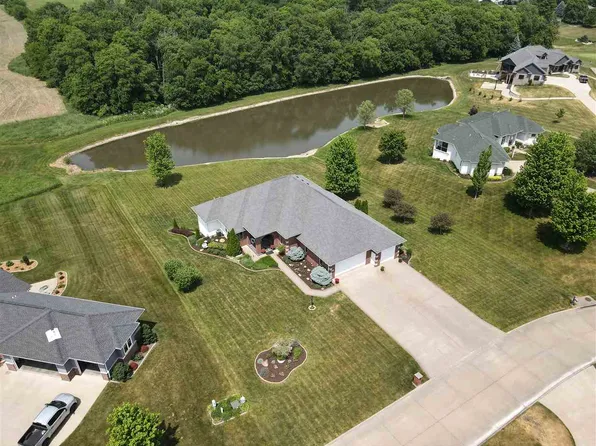 1449 Bunker Dr, West Liberty, IA 52776