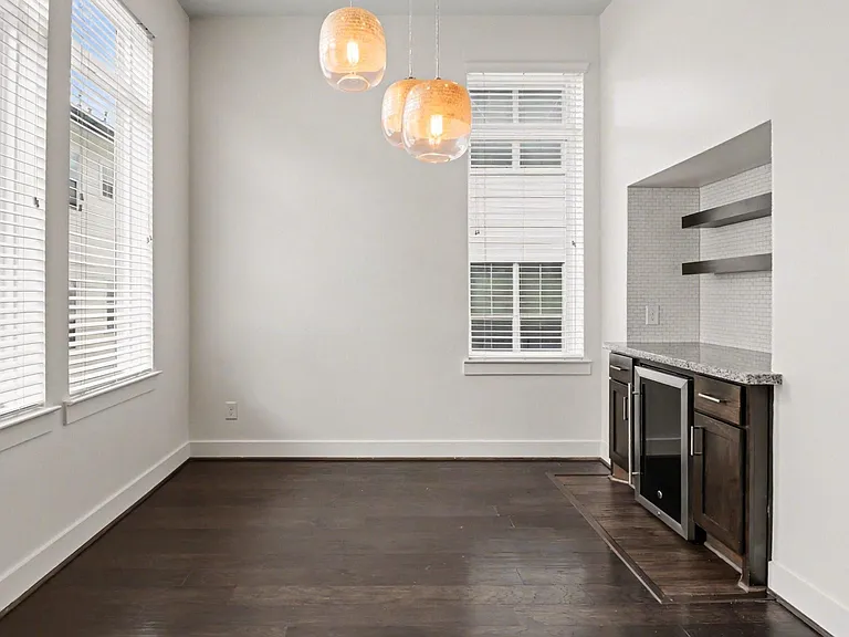 715 Hartman St — Photo 14