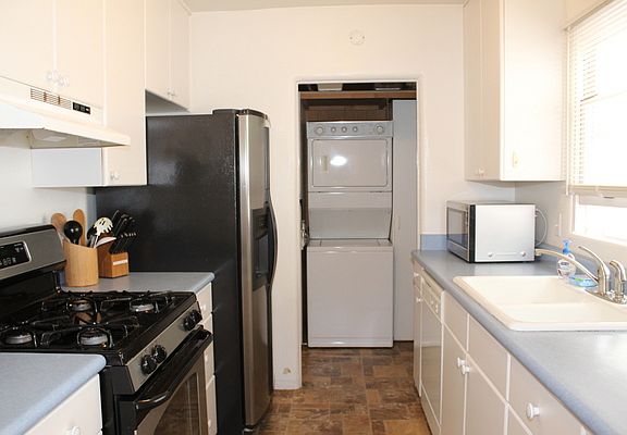 5th image of 814-16 Brighton Ct