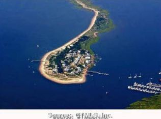 35 Central Ave, Clinton, CT 06413